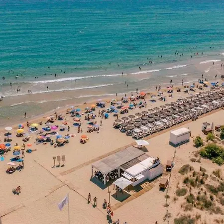 بيت للعطل Sunny Few Minutes Walk From *