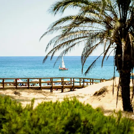 Sunny Few Minutes Walk From آريناليس ديل سول